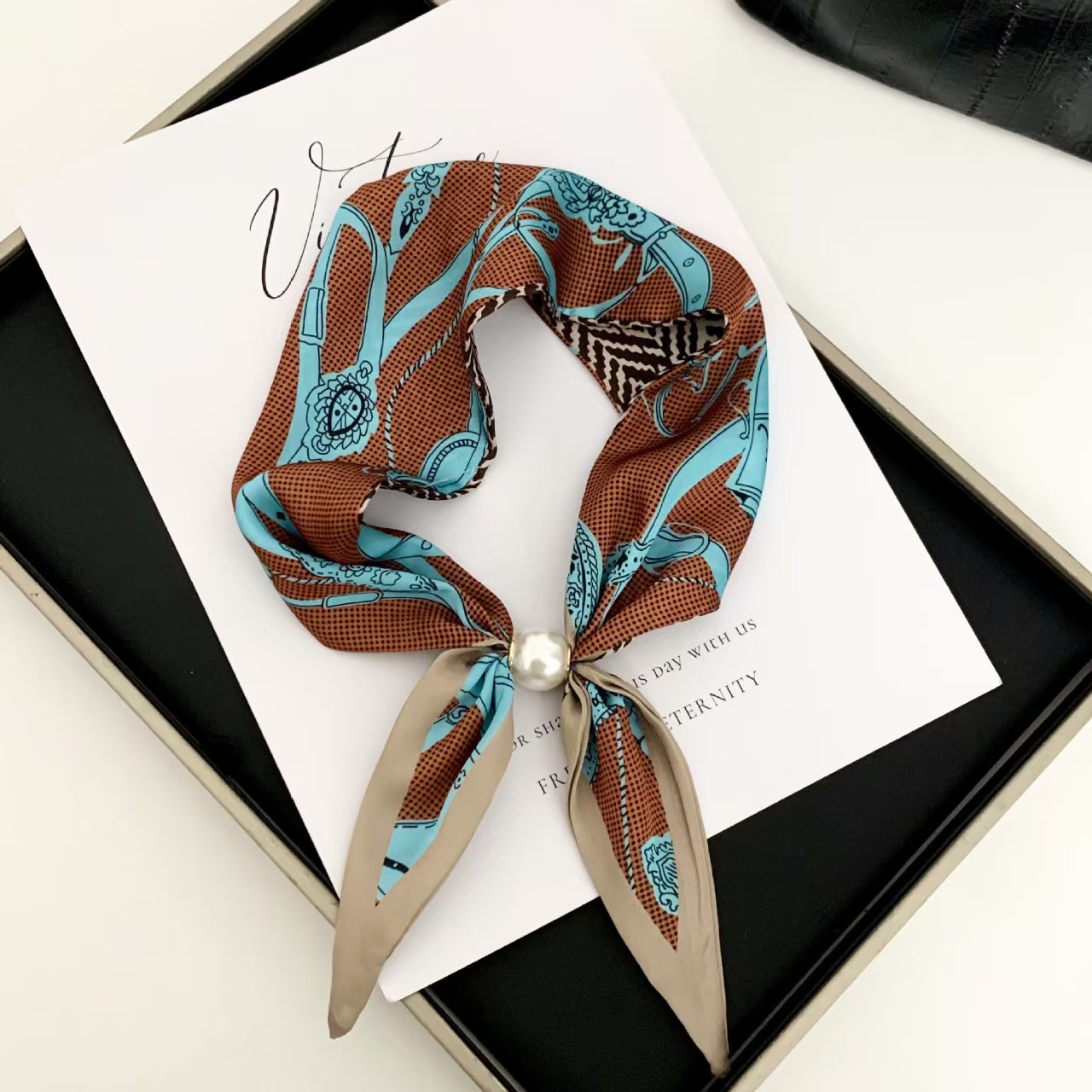 Ascot Neck Scarf - 韓国スタイルのエレガントなパール磁気スカーフ女性夏多用途通気性ネッカチーフファッションアクセサリーネックラップスカーフ