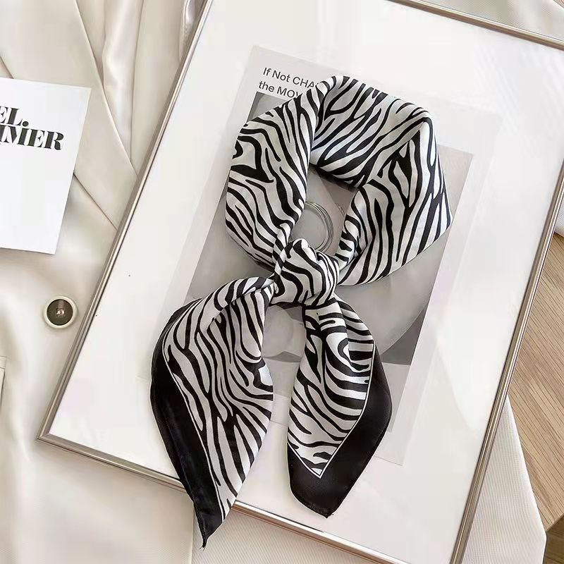 Ascot Neck Scarf - 新ファッションゼブラプリントスクエアスカーフソフトサテン薄い滑らかなネックスカーフ 70*70 センチメートルヴィンテージスタイル日焼け止めスカーフ女性のための
